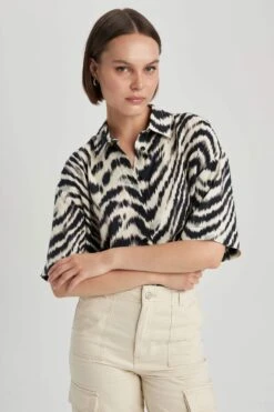 DeFacto Oversize Fit Zebra Desenli Kısa Kollu Gömlek -Tunik Style Z7390AZ 23SM BK27 06 02