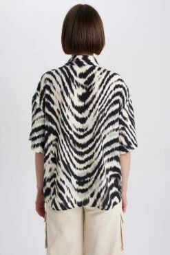 DeFacto Oversize Fit Zebra Desenli Kısa Kollu Gömlek -Tunik Style Z7390AZ 23SM BK27 09 01