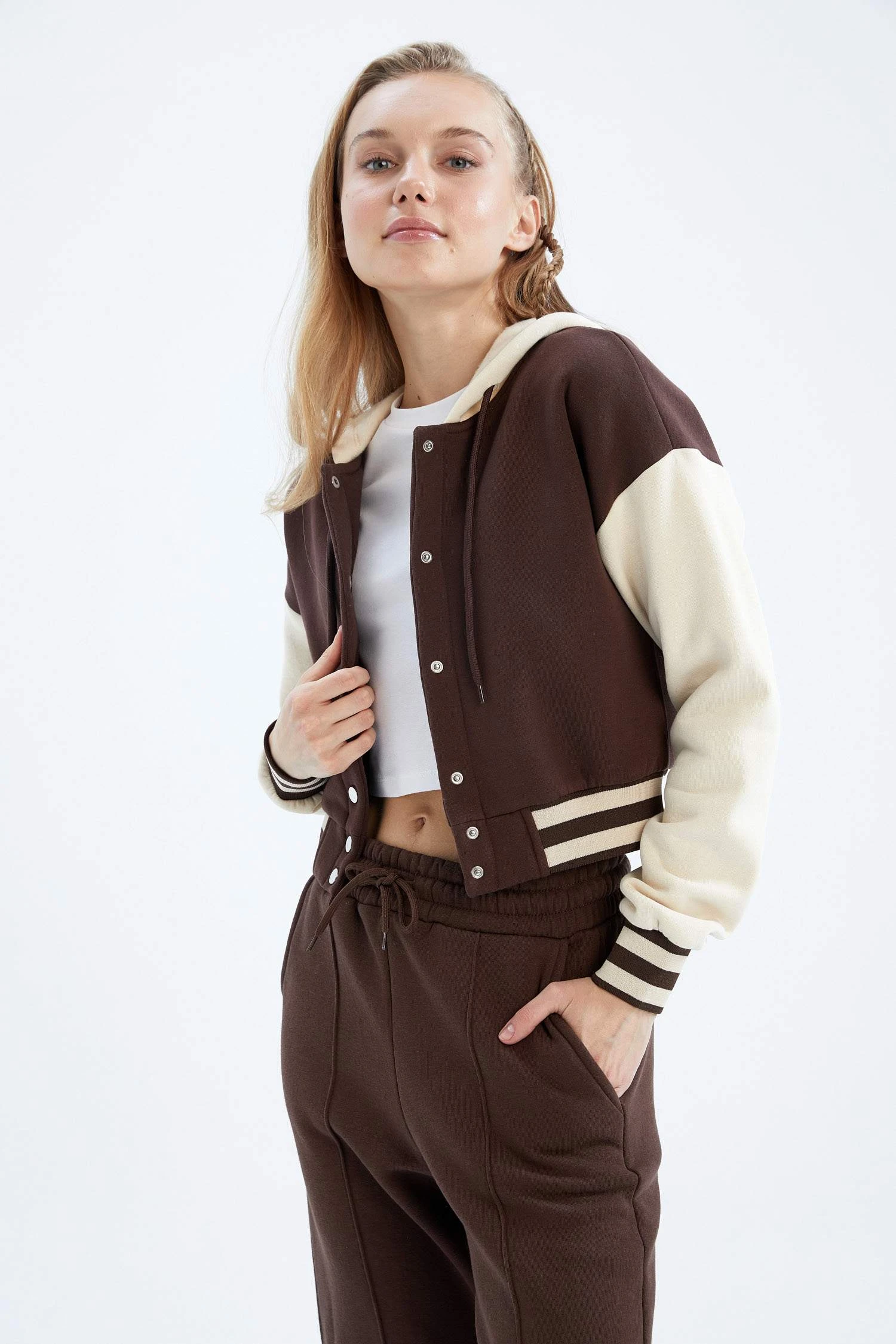 DeFacto Kolej Yaka Crop Bomber Ceket 6 DeFacto Kolej Yaka Crop Bomber Ceket – Bild 4