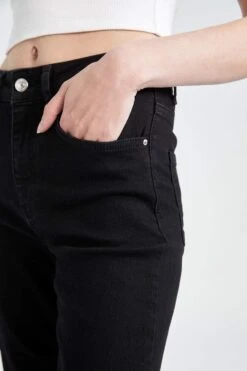 DeFacto İspanyol Paça Yüksek Bel Jean Pantolon 16 DeFacto İspanyol Paça Yüksek Bel Jean Pantolon -Tunik Style Z8621AZ 23SP NM40 05 01