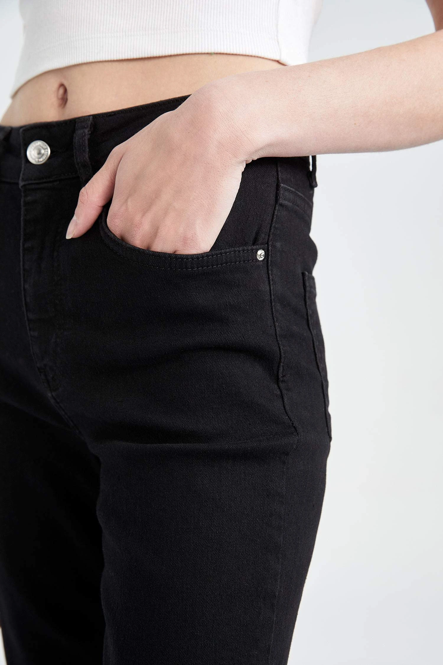 DeFacto İspanyol Paça Yüksek Bel Jean Pantolon 7 DeFacto İspanyol Paça Yüksek Bel Jean Pantolon – Bild 5