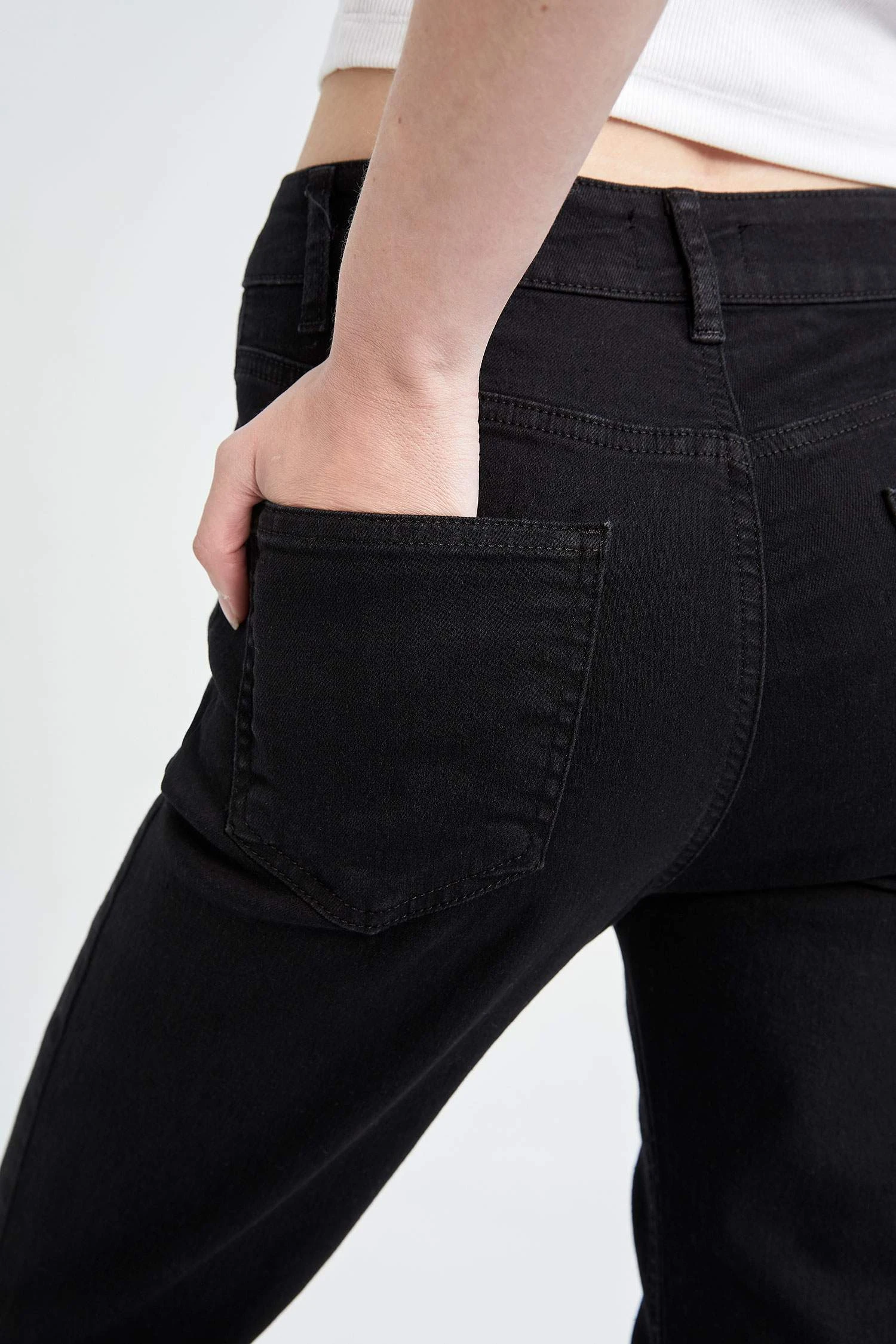 DeFacto İspanyol Paça Yüksek Bel Jean Pantolon 8 DeFacto İspanyol Paça Yüksek Bel Jean Pantolon – Bild 6