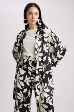 DeFacto Relax Fit Baskılı Saten Uzun Kollu Tunik -Tunik Style Z9638AZ 23SM BK81 05 02