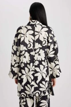 DeFacto Relax Fit Baskılı Saten Uzun Kollu Tunik -Tunik Style Z9638AZ 23SM BK81 09 01
